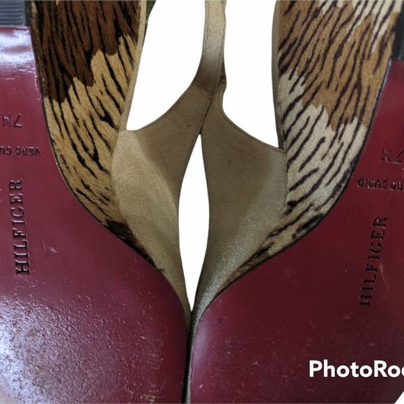 Women's Hilfiger Suede Slingback Tiger Stripe Wedge. Size 7 M - Picture 6 of 6